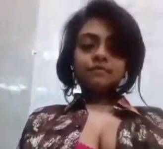 Cute Desi Bangla girl Munni full nude striptease video