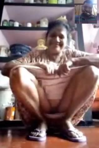 Sexy Malayali aunty exposing her yoni for lover