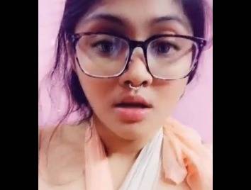Desi Snapchat girl nude boob show clip