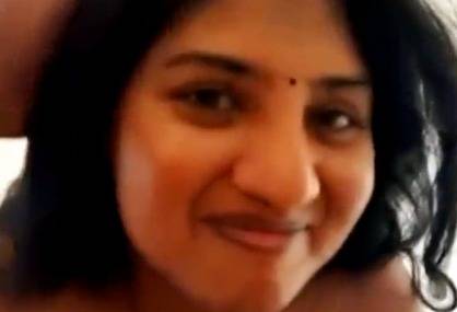 Desi bhabi sucking lund MMS scandal video