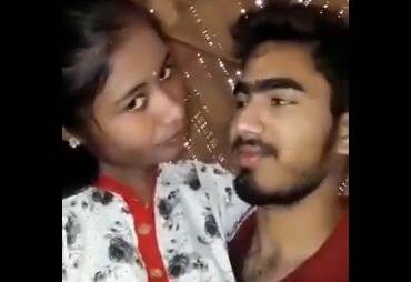 Desi college lovers passionate kissing with nude groping