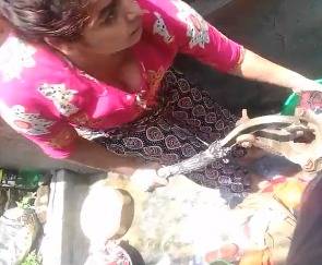 Indian deep cleavage show during borewell pumping