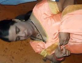 Randi aunty stripping saree sucking lund of client
