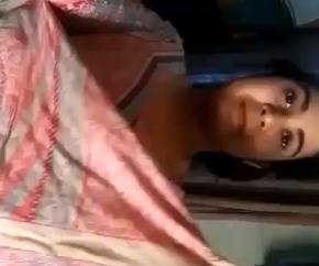 Sexy video of Indian BBI removing her top and bra