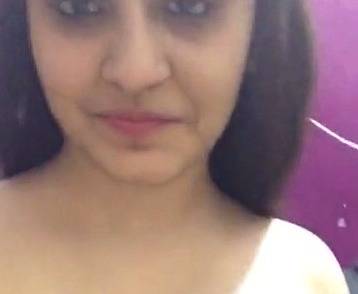 Desi Punjabi maal boobs fondling video