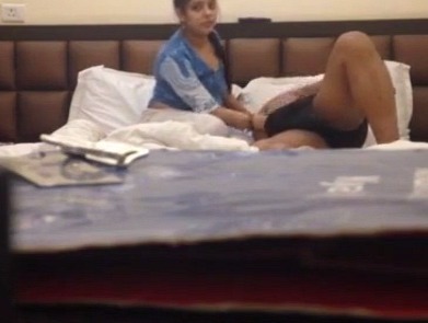 Watch Indian secretary boss sex video on Desi49