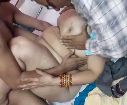 Gujju bhabhi ki group sex chudai