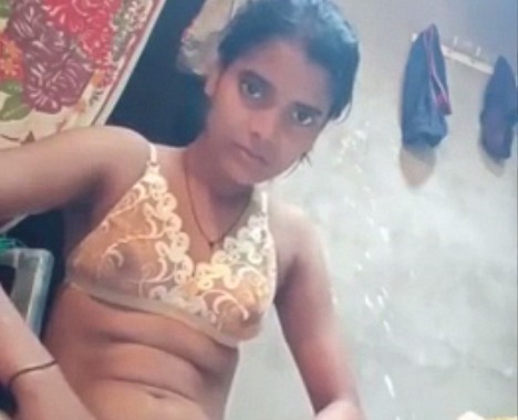 Desi Aunty - Dehati village girl spreading yoni lips - Village nude clips - New Leaked Chudai Sex Desi MMS