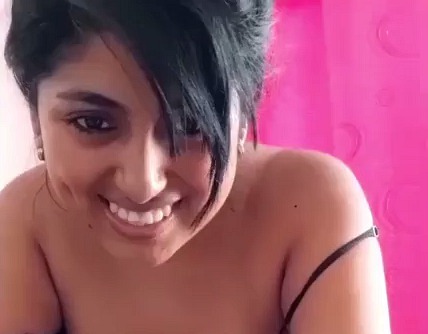 Indian Tik Tok girl viral nude selfie