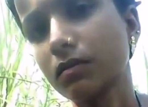 Watch Bhojpuri bhabhi ki khet chudai on Desi49