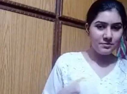 Karachi bhabhi nude stripping solo