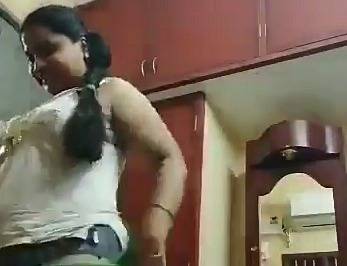 Watch Dress changing chubby aunty video on Desi49