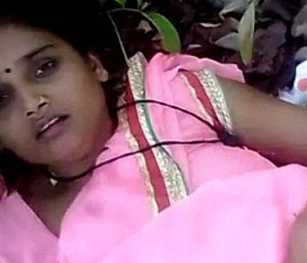 Watch Servant with bhabhi open field sex on Desi49