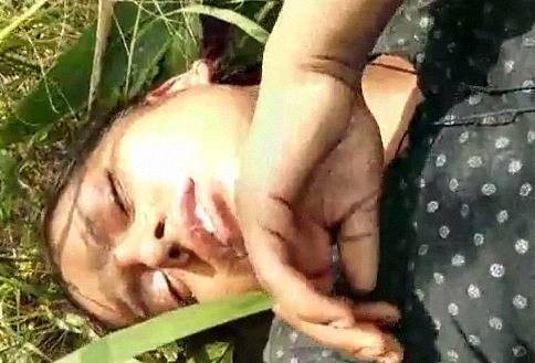 Outdoor Field sex with local desi randi leaked