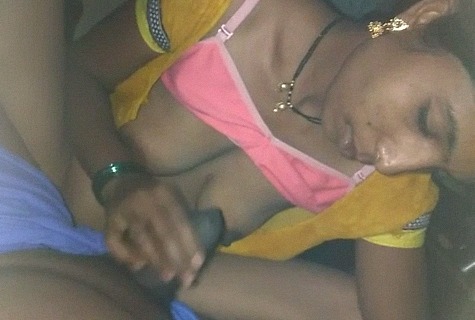 Local Dehati Bihari whore shaking and sucking lund