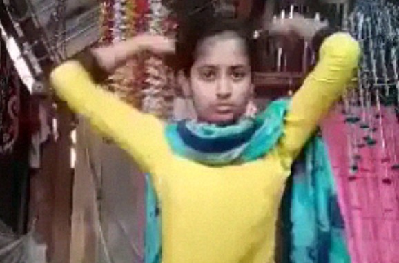 Viral - Cute dehati college girl ki stripping and fingering MMS - New Leaked Chudai Sex Desi MMS