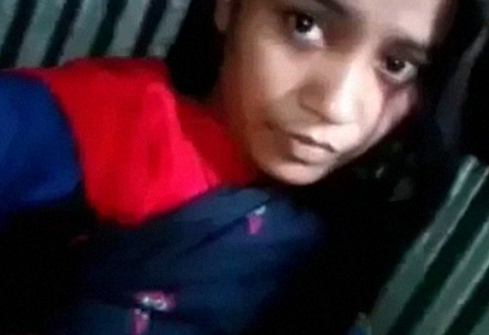 Watch Hairy pussy Bangladeshi girl fingering chut on Desi49