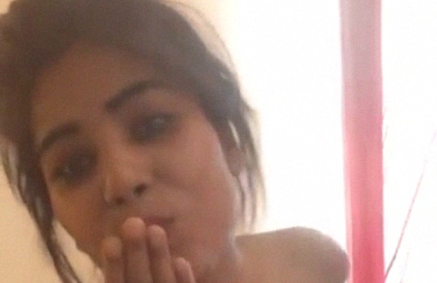 Railway staff lady naked selfie video leaked online