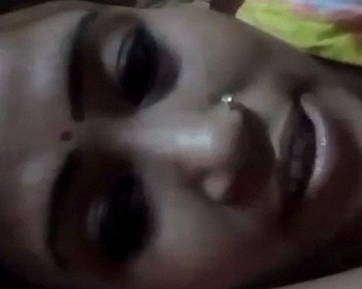 Unfaithful Bangla Guwahati wife stripping for BF