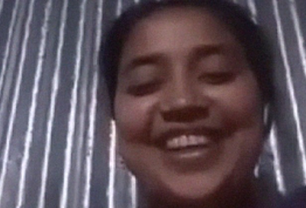 Very cute BD bhabhi showing how to wear sanitary napkin