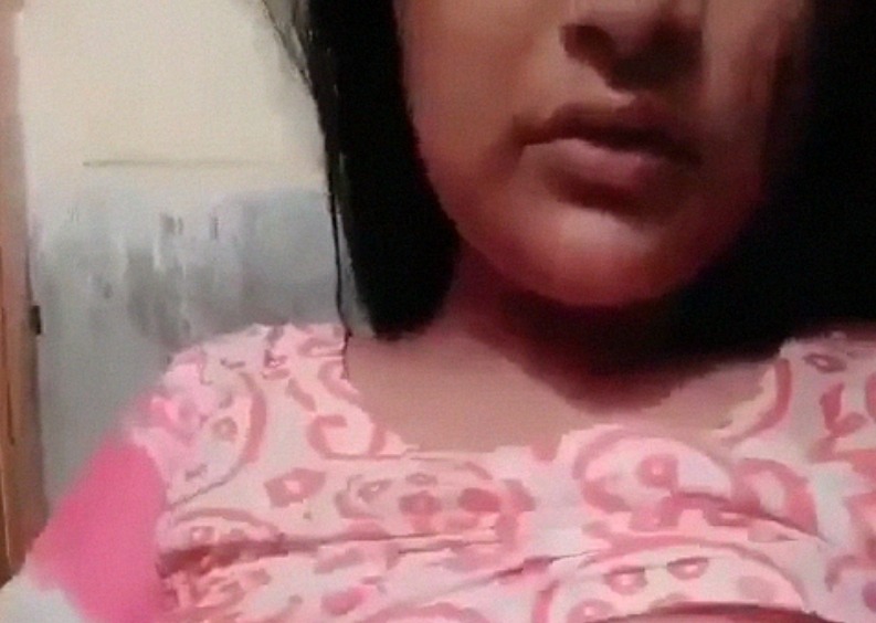 Full Video - Indian sexy bhabhi Savita showing her boobs - New Leaked Chudai Sex Desi MMS