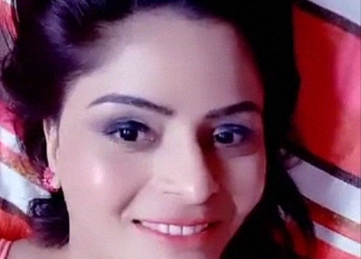 Watch Indian model actress Gehana Vasisth sexy live video - Leaks on Desi49