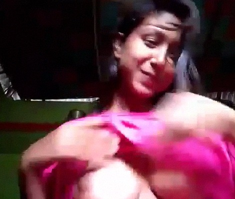 Watch Dehati Bangladeshi cutie girl showing fully naked video on Desi49