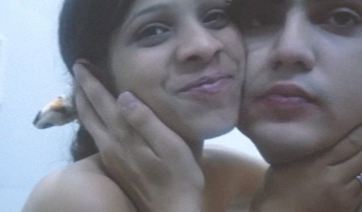 Kiss video of Romancing Indian lovers leaked - HamaterDesi.com