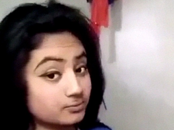 Watch Beautiful desi girl lifting top to reveal sexy boobs on Desi49