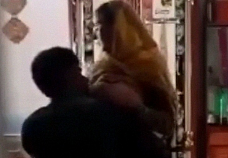 Paki Bhabi sex affair with Debar porn - HamaterDesi.com