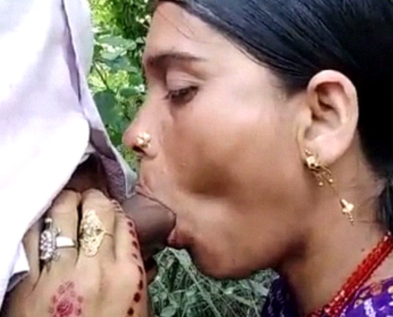 Real dehati wife sucking penis like lolipop outdoor