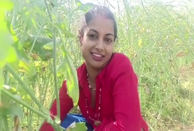 Desi bhabhi takes money to fuck outdoor