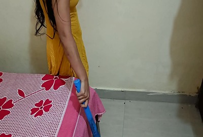 Indian house owner bangs his maid’s pussy