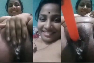 Tamil Aunty xxx video of a lady masturbating with a sex toy