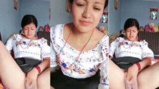 Sexy lady from Goa fingers her wet pussy