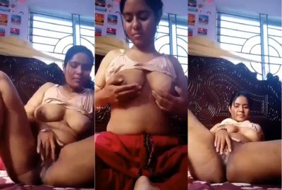 Desi nude Bhabhi shows her milky boobs and wet pussy