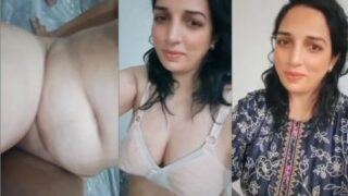 Delhi milf records her nude MMS showing boobs and cunt