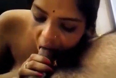 Desi lady gives an Indian blowjob to her neighbor