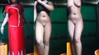 Indian nude girl from Assam records her striptease MMS