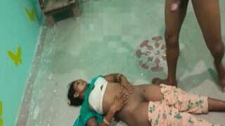 Poor laborer fucks the landlady in the desi mms porn