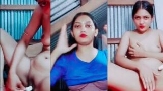 Beautiful girl strips and fingers her pussy in desi sex mms